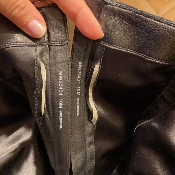 Cute and classic style Stuart Weizmann tall suede black boots size 10 . - Picture 6 of 7